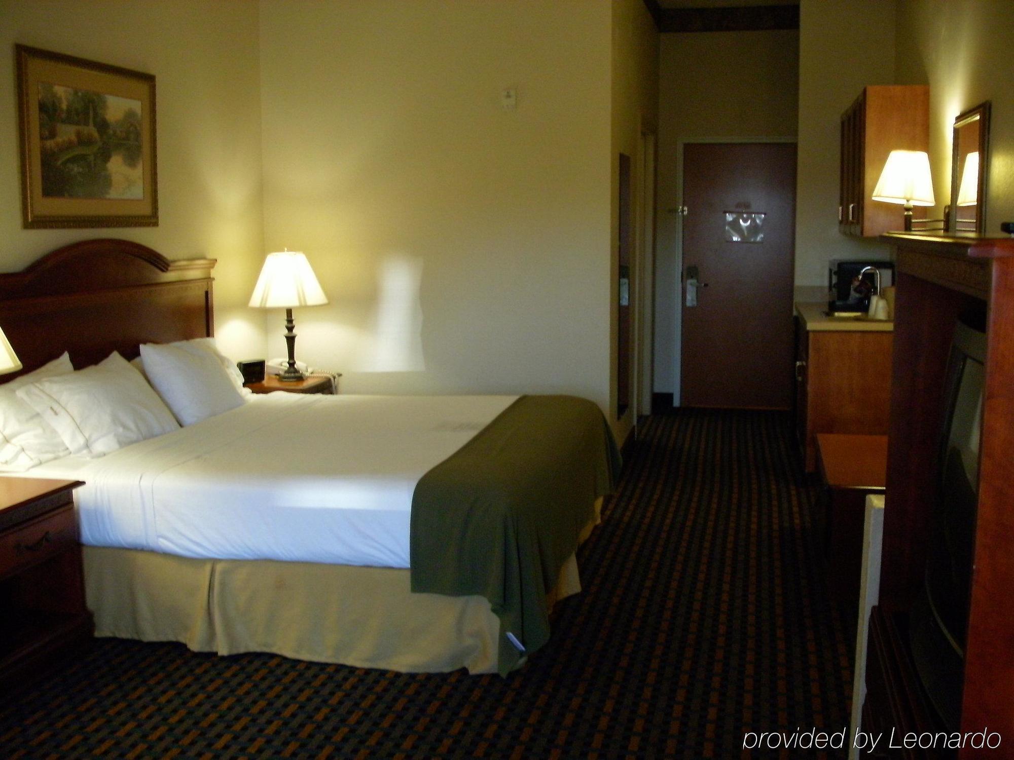 Holiday Inn Express Hotel & Suites Laurinburg By Ihg Bagian luar foto