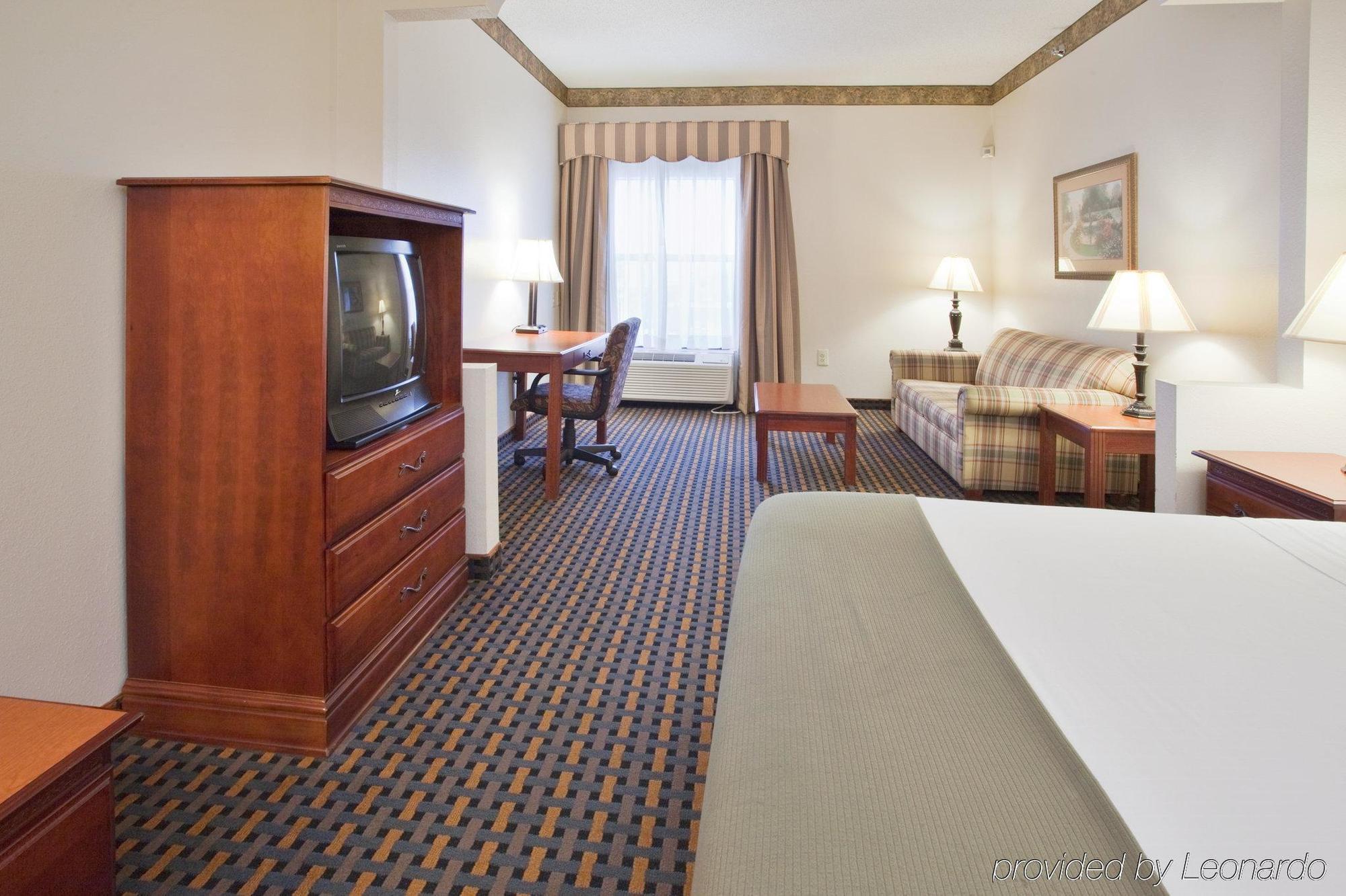 Holiday Inn Express Hotel & Suites Laurinburg By Ihg Bagian luar foto