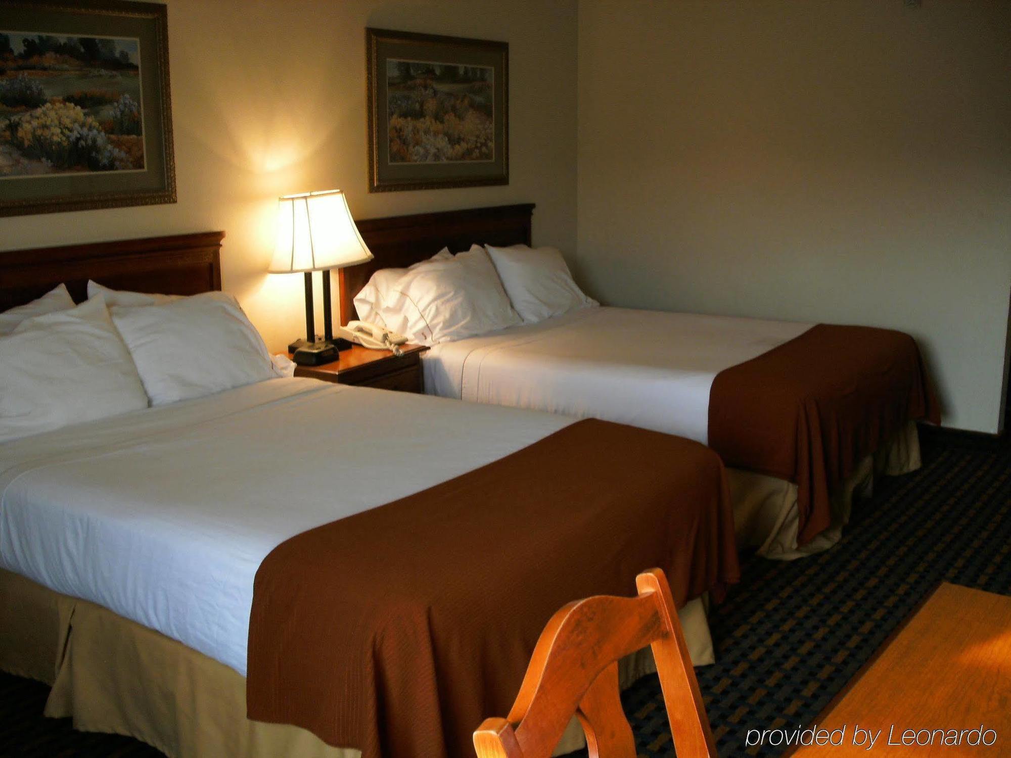 Holiday Inn Express Hotel & Suites Laurinburg By Ihg Bagian luar foto