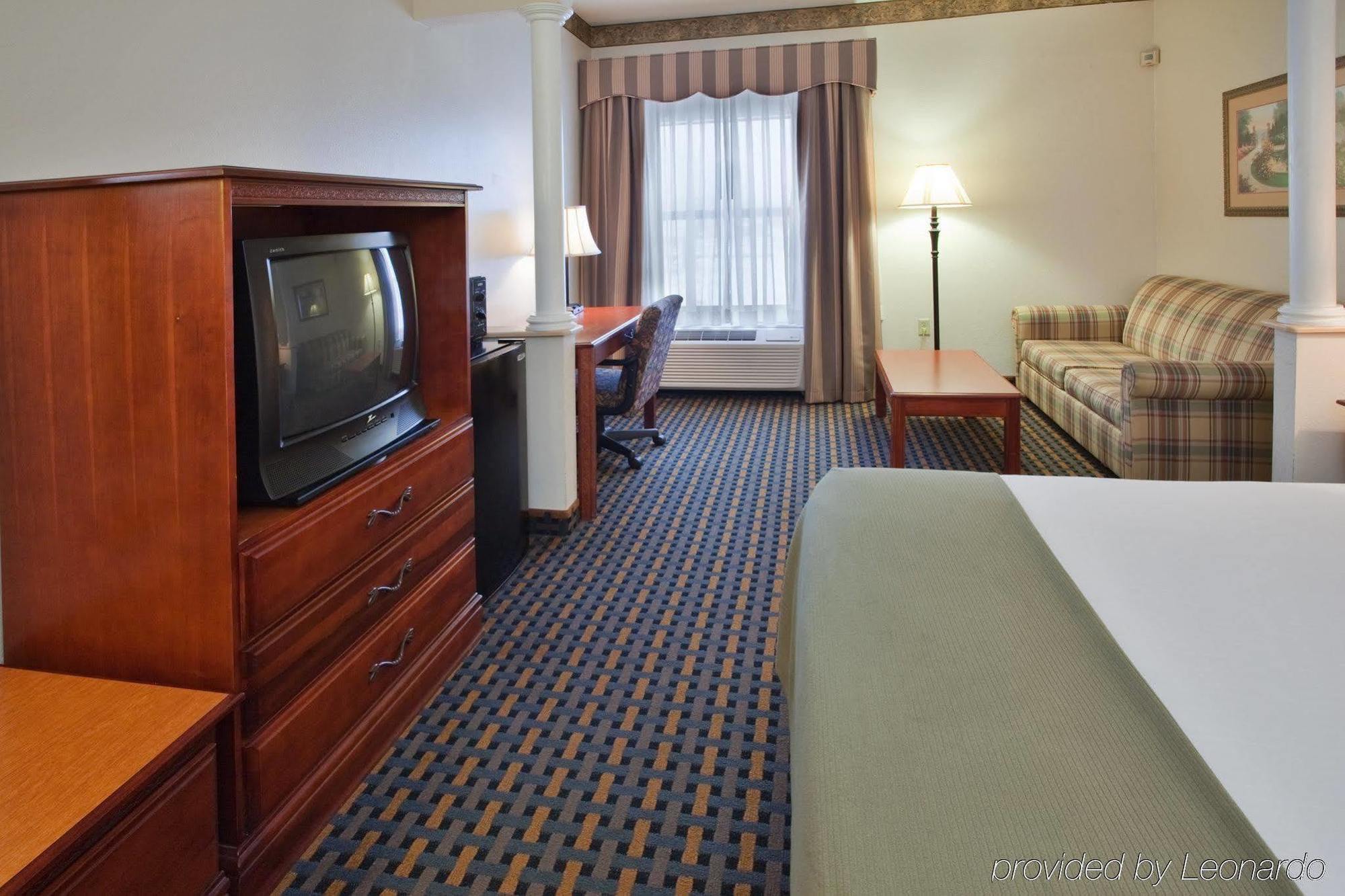 Holiday Inn Express Hotel & Suites Laurinburg By Ihg Ruang foto