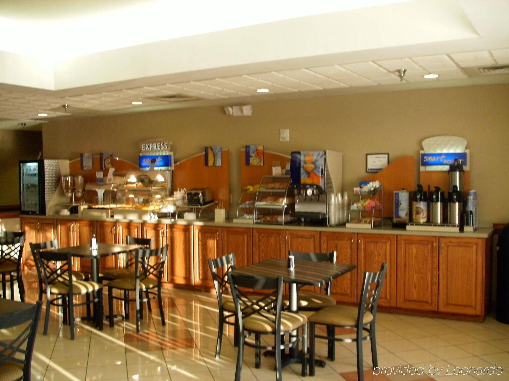 Holiday Inn Express Hotel & Suites Laurinburg By Ihg Bagian luar foto