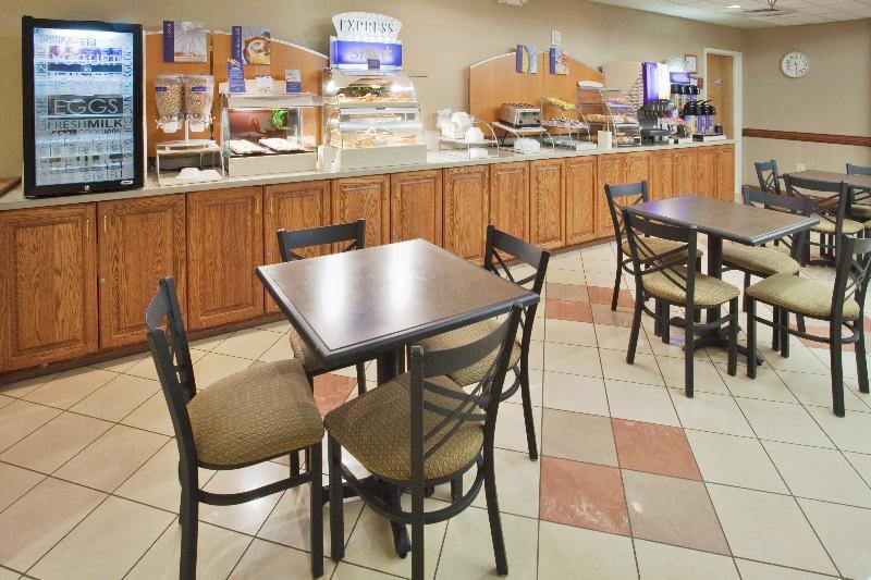 Holiday Inn Express Hotel & Suites Laurinburg By Ihg Bagian luar foto